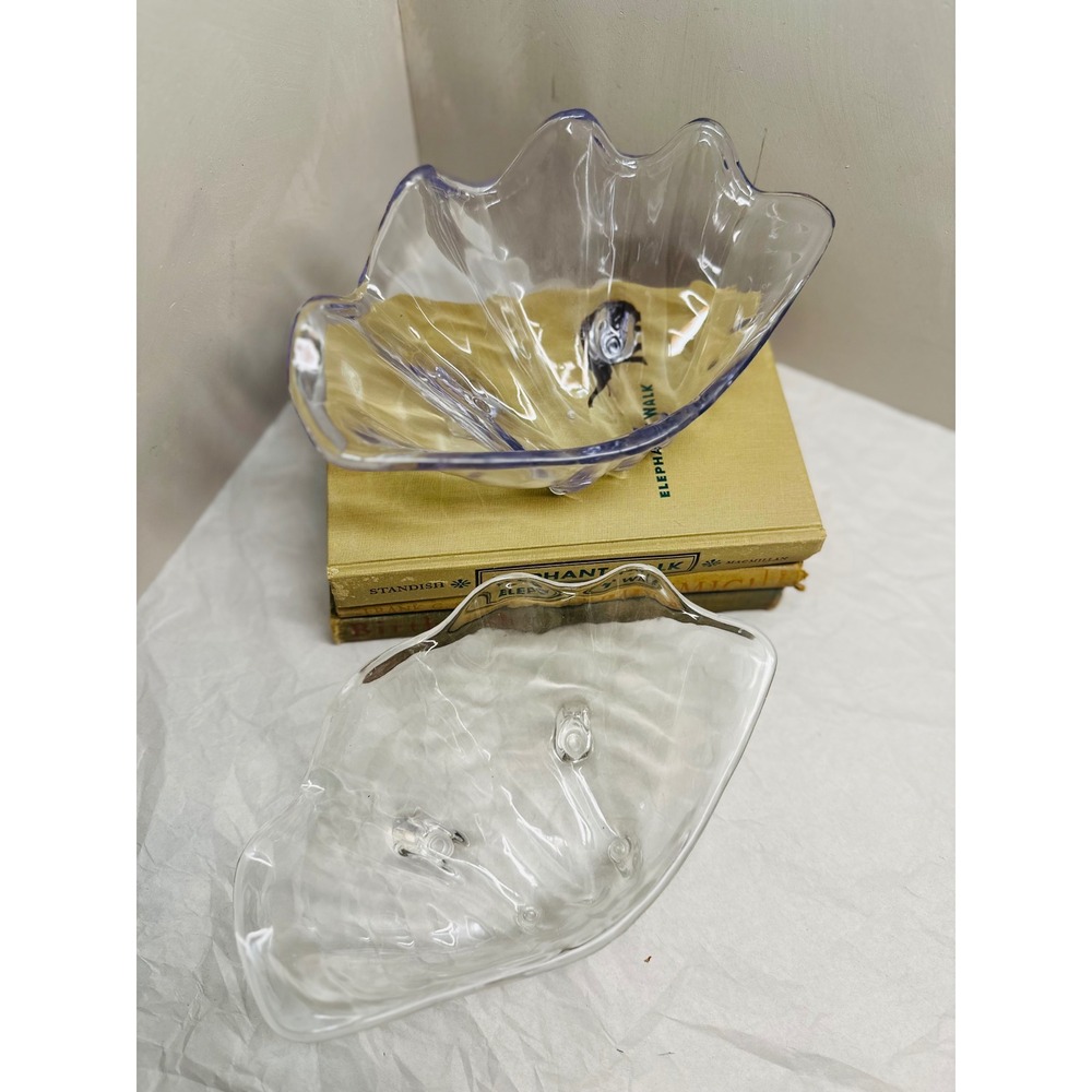 Vintage Clear Lucite Clam Shell Bowls Set of 2 Scalloped Coastal Footed Dishes - Picture 4 of 6